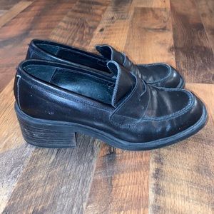 DKNY Jeans Y2K style shoes size 7
